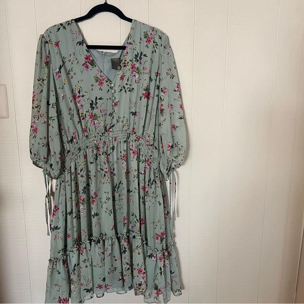 Taylor Dresses green floral chiffon dress 22W plus size NWT - Picture 7 of 15
